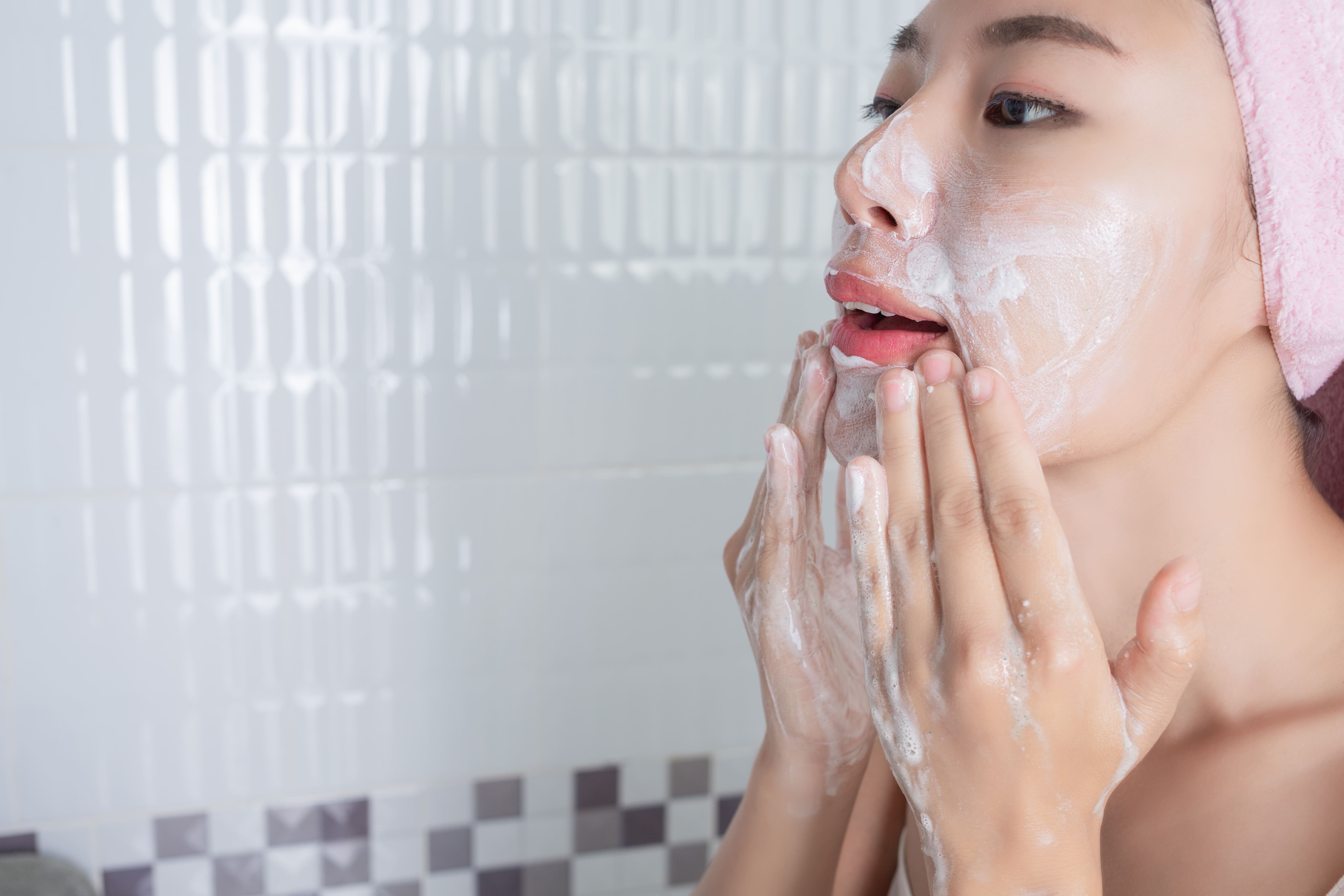 perbedaan facial foam dan facial wash